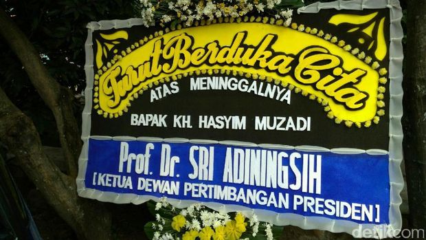 Karangan bunga duka cita untuk KH Hasyim Muzadi