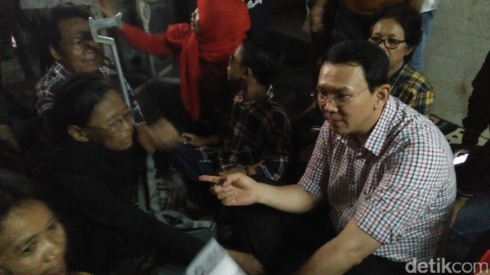 Blusukan ke Pademangan, Ahok Temui Lansia Sakit dan Anak Autis