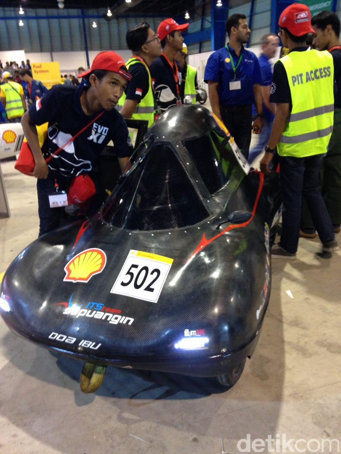 Mahasiswa ITS Permak Mobil Hemat Energi
