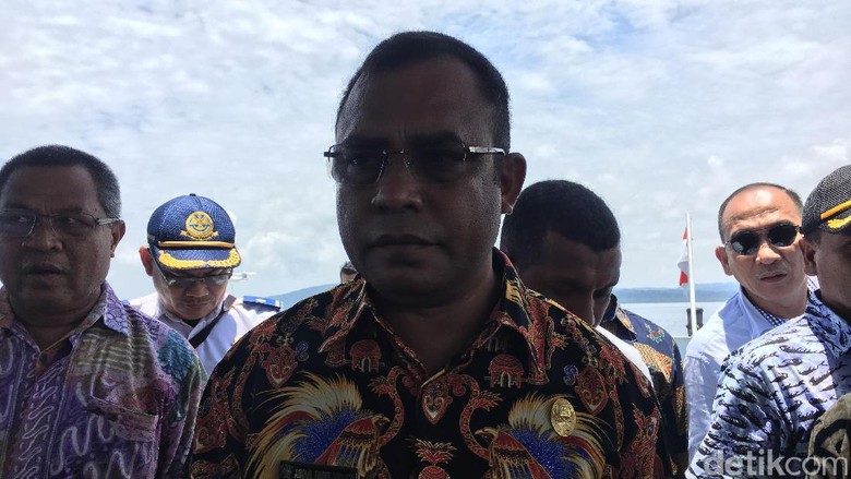 Bupati Raja Ampat Bingung Caledonian Sky Melintas di Area Konservasi Bupati Raja Ampat Bingung Caledonian Sky Melintas di Area Konservasi