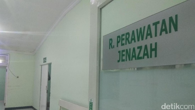 Jasad Indra yang Gantung Diri Sambil Live Belum Dijemput Keluarga Jasad Indra yang Gantung Diri Sambil Live Belum Dijemput Keluarga