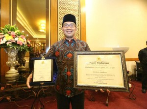 Lindungi Kebebasan Beragama, Wali Kota Bandung Terima Piagam HAM