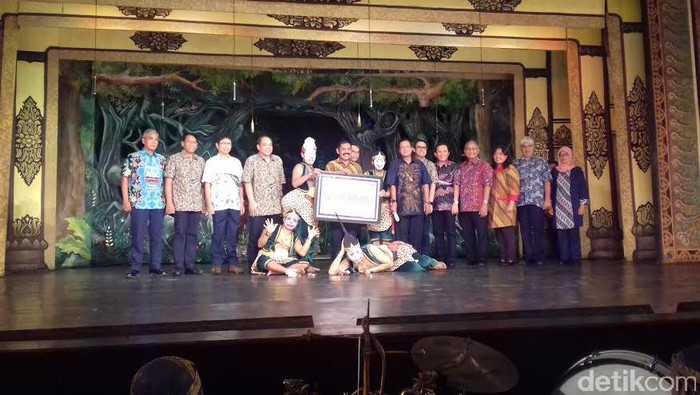 Lestarikan Budaya, PT KAI Beri Bantuan kepada Wayang Orang Sriwedari