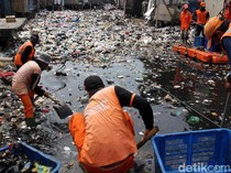 Video: Kondisi Sampah Penuhi Kali Gendong hingga Potret Jibaku Petugas