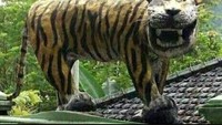Banyak netizen yang teringat dengan sosok macan Cisewu yang sempat viral. Dok: Pembongkaran patung macan Koramil 1123 Cisewu.