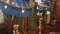 Ornamen-ornamen khas Bali akan menyambut pengunjung. Ada banyak gapura, patung-patung dan lukisan khas Bali (Afif/detikTravel)