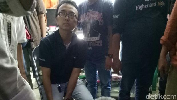 Pengunjung Blok M Square Bahu-membahu Tolong Korban Lift Jatuh