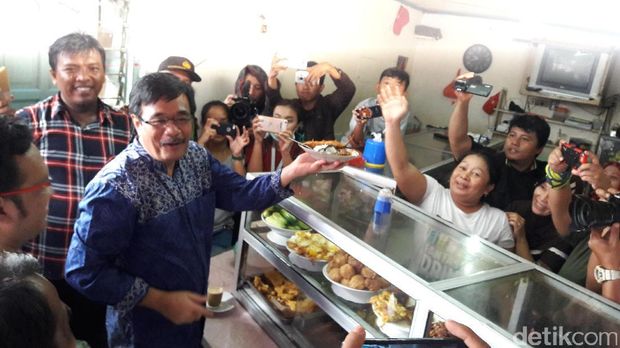 Djarot bertemu pedagang warteg / 