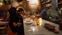 Pada 13 Maret lalu, detikFood berkesempatan merasakan suasana The Chefs Table. Di sini pengunjung bisa berbincang langsung dengan para chef Attarine.