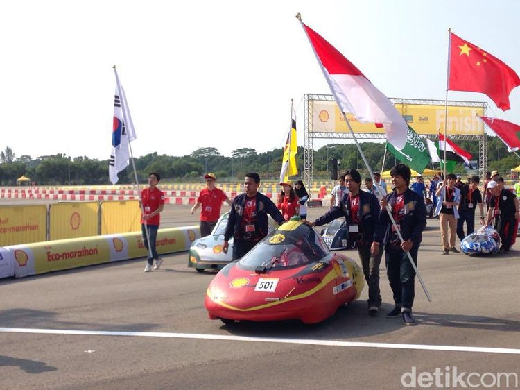 Mahasiswa Indonesia Adu Mobil Hemat Energi di Singapura