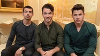 6 Tahun Bubar, Jonas Brothers Resmikan Reuni dengan Sucker