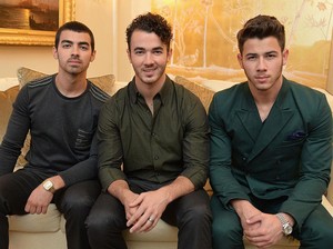 6 Tahun Bubar, Jonas Brothers Resmikan Reuni dengan Sucker