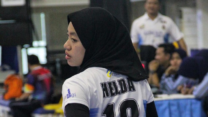 Helda Gustiara Sempat Ragu Tampil di Atas Lapangan dengan Berhijab