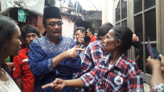 Djarot Bakal Bikin Pasukan Merah untuk Perbaiki Rumah Kumuh