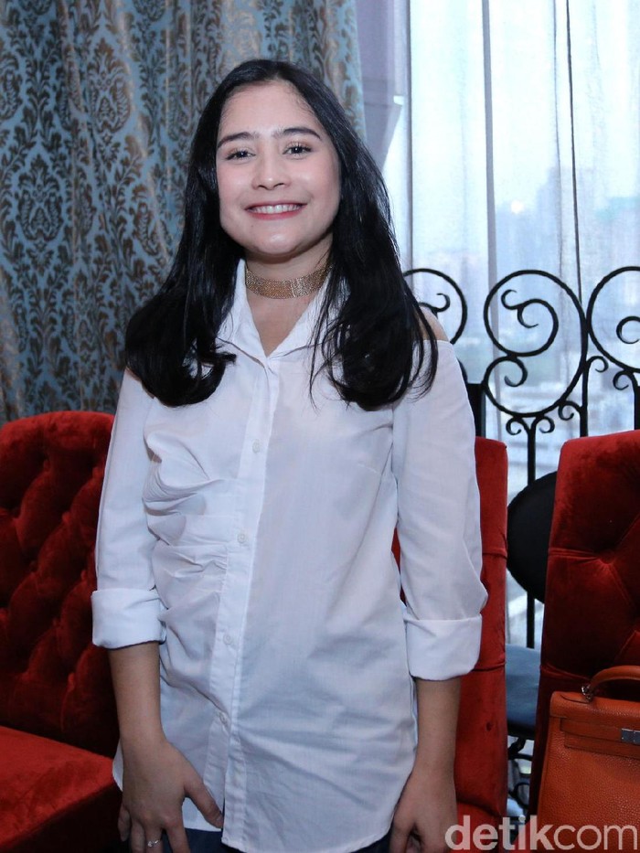 Dipuji Chairul Tanjung Usai Review BMBP, Prilly Latuconsina Melayang