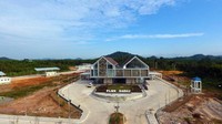 Presiden Joko Widodo (Jokowi) memang ingin PLBN ini dan seluruh PLBN lain di Indonesia diubah wajahnya menjadi lebih cantik. Sebelum mendapat penanganan, PLBN Nanga Badau ini tampak lusuh, serta struktur bangunan mulai rusak dan cat memudar. Dok, PUPR/Setpres.