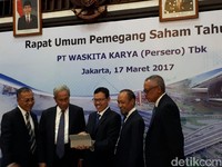Rini Copot Dirut Waskita
