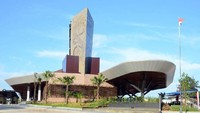 Infrastruktur ini merupakan 1 dari 7 PLBN yang dirombak selama periode pemerintahan Jokowi lantaran secara fisik kondisi bangunan lamanya sangat memprihatinkan dan kalah jauh dengan PLBN yang dimiliki negara tetangga. Dok, PUPR/Setpres.