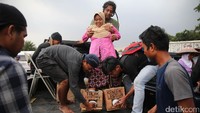 Aksi para petani tersebut memasuki hari ke-5 yang sudah dilakukan sejak Senin (13/3) lalu.