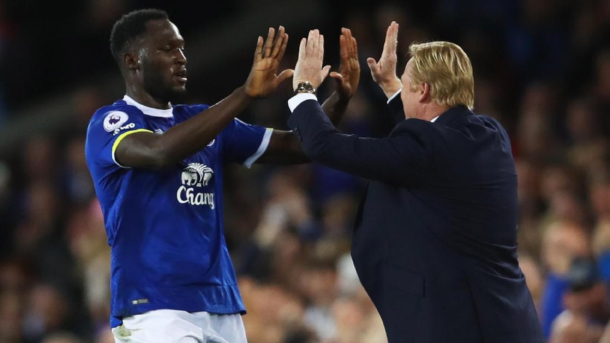 Ronald Koeman tadinya ingin Romelu Lukaku menggantikan Luis Suarez seandainya jadi pergi meniggalkan Barcelona. (Foto: Getty Images/Clive Brunskill)