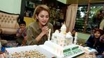 Kue Masjid dan Anak-anak Panti Asuhan di Ulang Tahun Nikita Mirzani