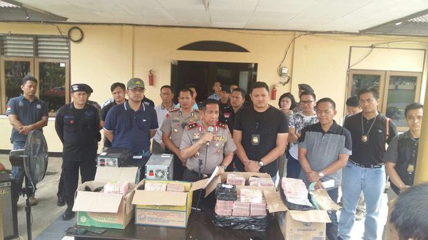 Anggota DPRD Samarinda, Jaffar Abdul Gaffar saat diperiksa di Bareskrim Polri, Rabu (29/3/2017)