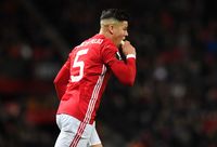 Marcos Rojo memiliki kebiasaan makan pisang untuk atasi kelelahan saat pertandingan. 