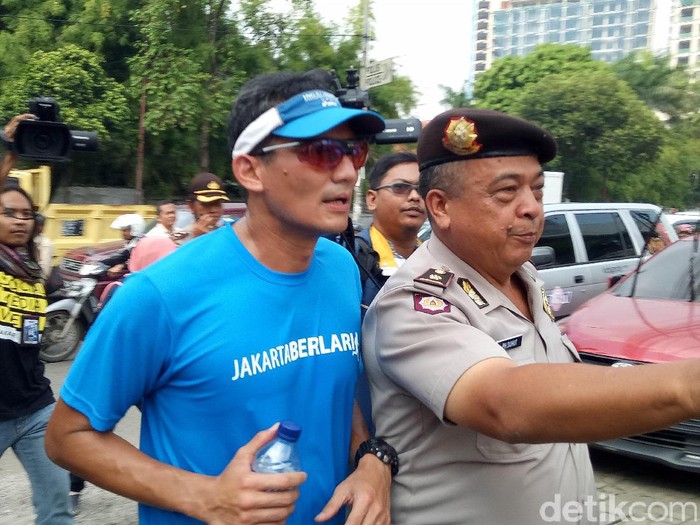 Sandiaga saat sedang lari pagi. (Foto: Muhammad Fida Ul Haq/detikcom) Sandiaga saat sedang lari pagi. (Foto: Muhammad Fida Ul Haq/detikcom)