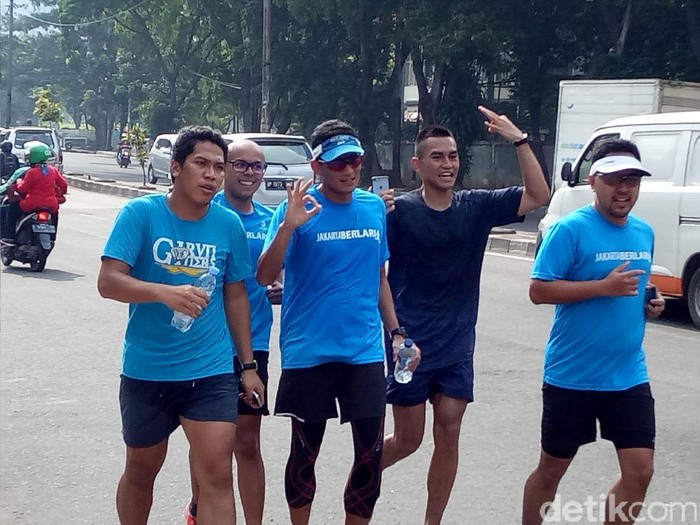 Pilih sepatu lari yang tepat untuk lari bersama Sandiaga Uno ke kantor.Foto: Muhammad Fida Ul Haq/detikcom Pilih sepatu lari yang tepat untuk lari bersama Sandiaga Uno ke kantor.Foto: Muhammad Fida Ul Haq/detikcom
