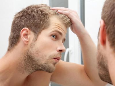 5 Mitos Kerontokan Rambut yang Keliru
