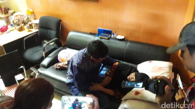 Djarot jenguk warga sakit di Penjaringan / 