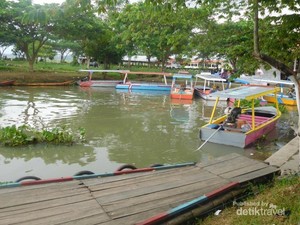 Yuk, Main ke Wisata Apung Ambarawa!