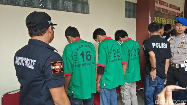 Polisi Tangkap 5 Pengedar Sabu Asal Taiwan, Satu Orang Ditembak