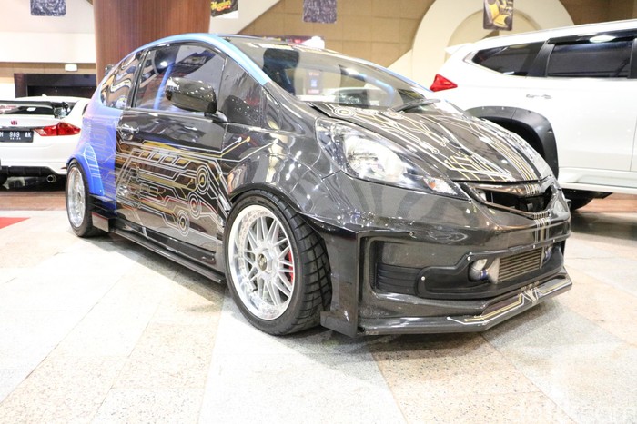 Cuci Mata Melihat Mobil Modifikasi Kinclong di Surabaya