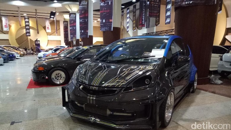 Adu Keren Modifikasi Mobil Mulai Digelar di Surabaya Adu Keren Modifikasi Mobil Mulai Digelar di Surabaya