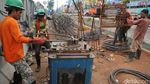 Kerja Keras di LRT Kelapa Gading