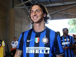 Dengan Juventus tersandung Calciopoli, Zlatan Ibrahimovic pindah ke Inter Milan dan membela klub itu pada 2006-2009. (Foto: Jed Jacobsohn/Getty Images)