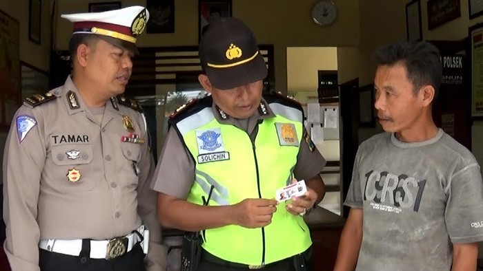 Razia Lalu Lintas, Polisi Trenggalek Temukan SIM Palsu