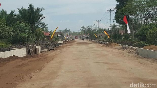 Jalan perbatasan di Kalimantan