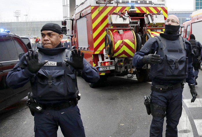 Ziyed B Serang Bandara Paris, Ayah hingga Sepupunya Ditahan