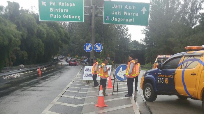 Kembali Direndam Banjir, Terowongan Tol Cikunir Ditutup
