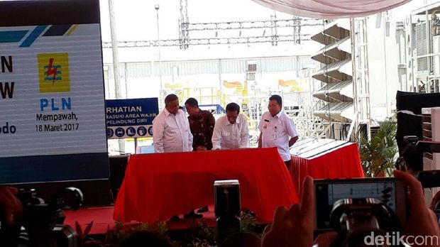 Presiden Jokowi Resmikan 8 Pembangkit Listrik
