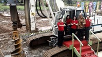 Hadir dalam pemasangan tiang pancang perdana Direktur PT Pikko Land Development Tbk, Joewono W Wongsodihardjo, Sicilia Alexander Setiawan, Dirut PT Pikko Land, Nio Yantony dan Komisaris PT Pikko Land, Kwan Sioe Moei di Bekasi.