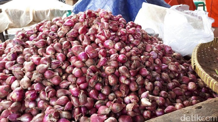 Harga bawang merah di Pasar Induk Kramat Jati turun jadi Rp 25.000/kg