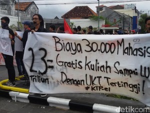 Mahasiswa UGM Demo di Tugu Yogya, Minta KPK Usut Tuntas e-KTP