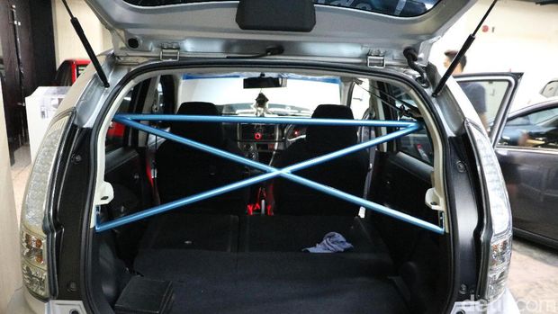 Daihatsu Sirion Balap ala Mahasiswa