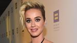 Sexy and Chic! Penampilan Katy Perry Bergaun Hitam-Putih