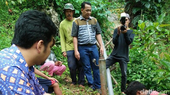 Tukang Kebun Ubah Knalpot Bekas Jadi Pompa Air Tanpa Listrik