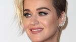 Sexy and Chic! Penampilan Katy Perry Bergaun Hitam-Putih