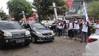 Pelepasan rombongan konvoi komunitas dari Rest Area Km 19 Tol Jakarta Cikampek, Sabtu (18/3/2017). Foto: Dadan Kuswaraharja